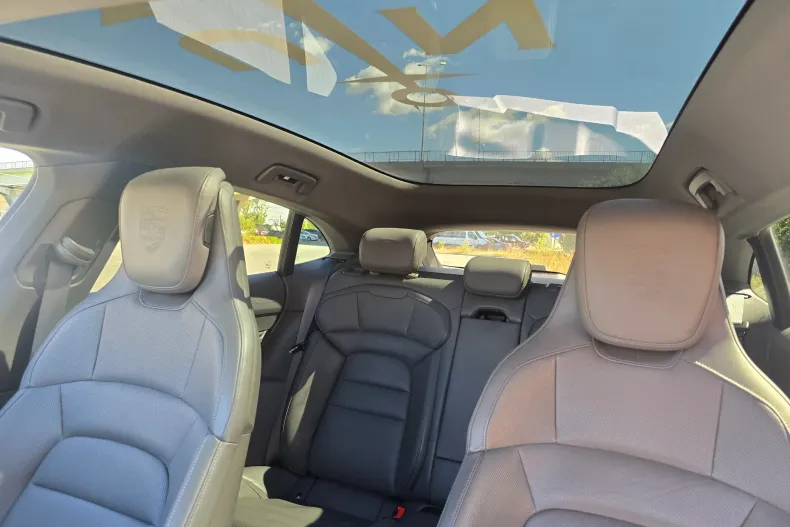 Porsche Taycan din 2023 cu 40.683 km - oferta POR104425 - foto 5