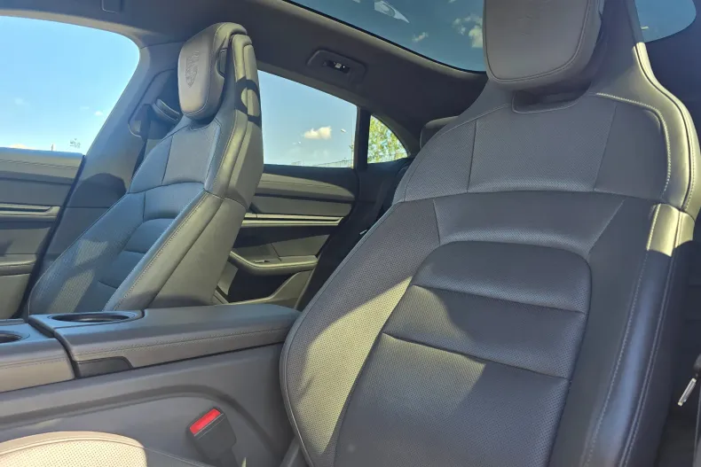 Porsche Taycan din 2023 cu 40.683 km - oferta POR104425 - foto 16