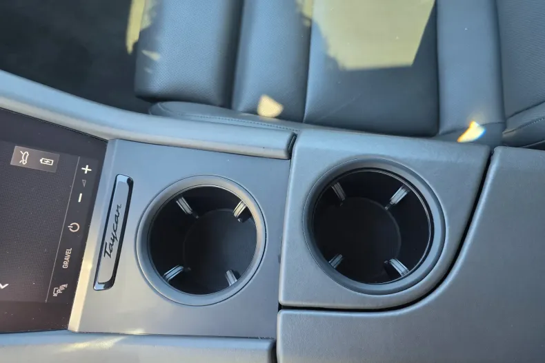 Porsche Taycan din 2023 cu 40.683 km - oferta POR104425 - foto 22