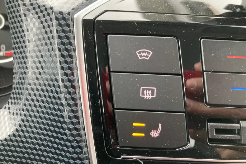 Volkswagen up! din 2022 cu 2.810 km - oferta VOL104486 - foto 21