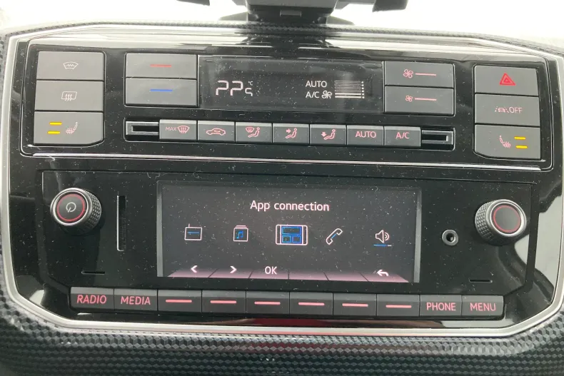 Volkswagen up! din 2022 cu 2.810 km - oferta VOL104486 - foto 22