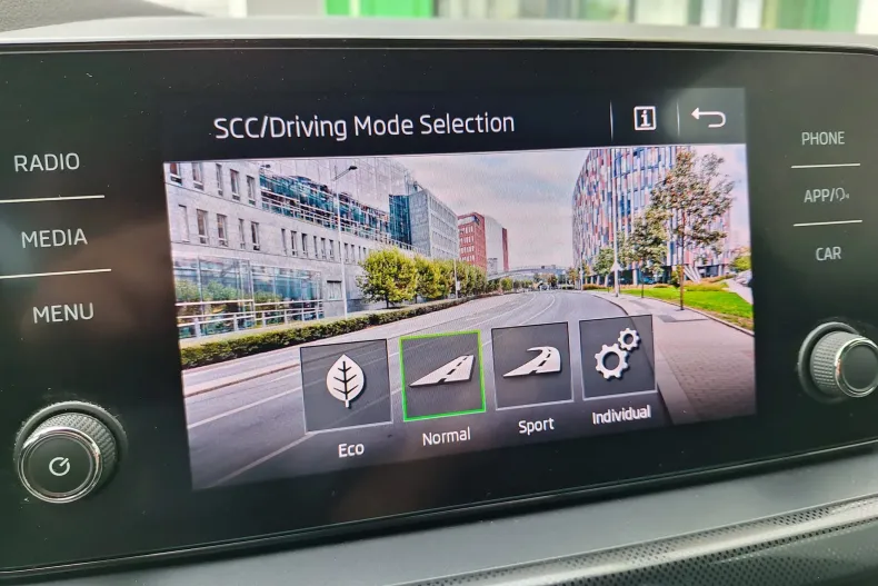 Skoda Scala din 2019 cu 77.800 km - oferta SKO104498 - foto 31