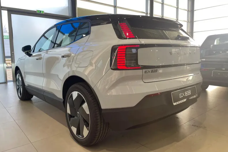Volvo EX30 din 2024 cu 4.000 km - oferta VOL104511 - foto 8