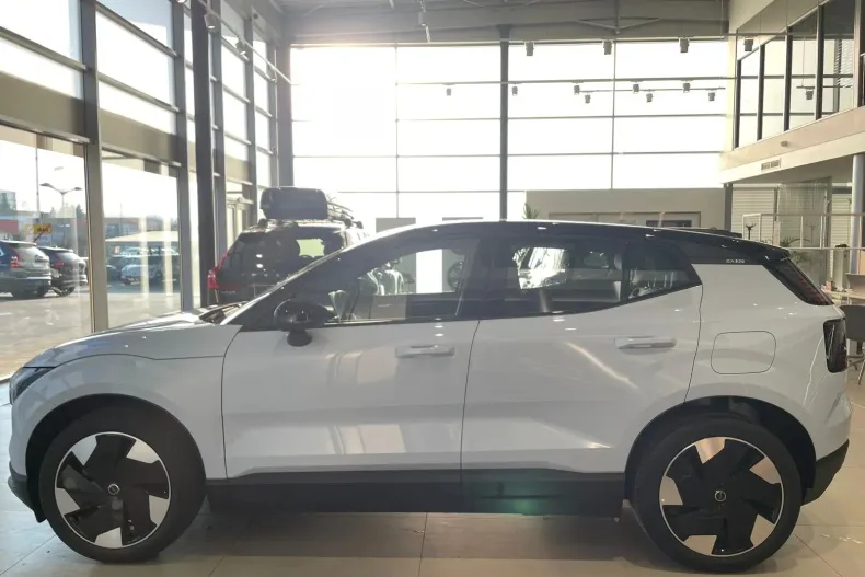 Volvo EX30 din 2024 cu 4.000 km - oferta VOL104511 - foto 9