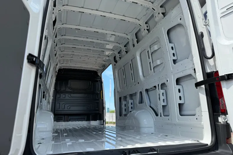 Volkswagen Crafter din 2025 cu 3 km - oferta VOL104538 - foto 10