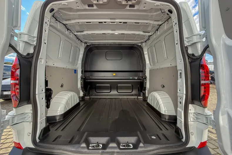 Volkswagen Transporter din 2025 cu 3 km - oferta VOL104539 - foto 9