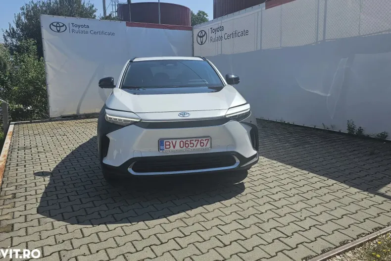 Toyota bZ4X din 2025 cu 2.800 km - oferta TOY104568 - foto 3