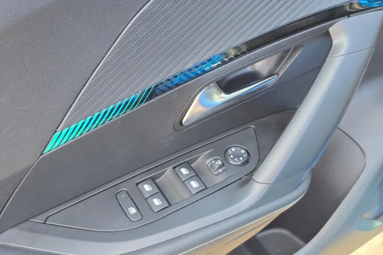 Peugeot 2008 din 2022 cu 41.852 km - oferta PEU104592 - foto 9