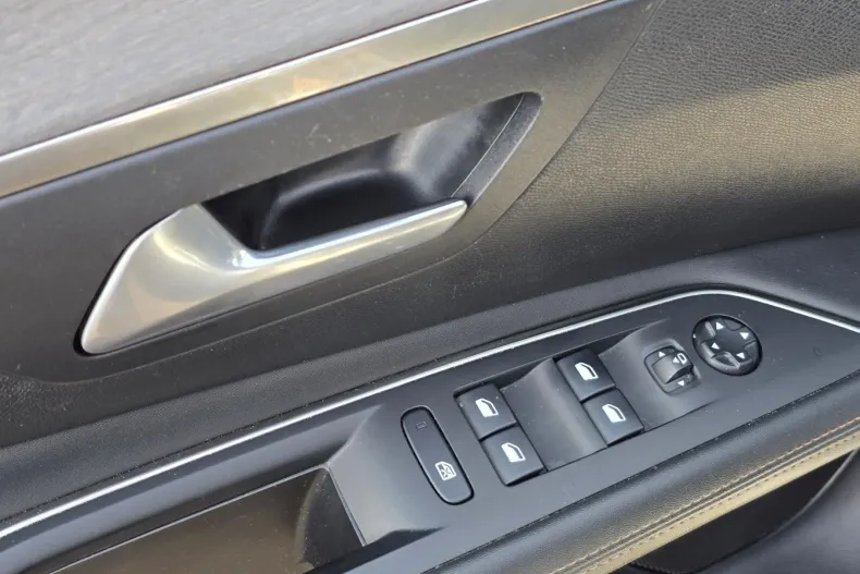 Peugeot 3008 din 2019 cu 79.462 km - oferta PEU104601 - foto 9