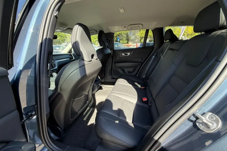 Volvo V60 din 2024 cu 41.091 km - oferta VOL104608 - foto 8