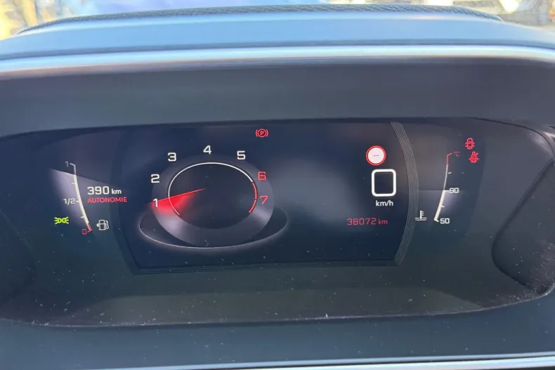 Peugeot 2008 din 2022 cu 38.072 km - oferta PEU104616 - foto 4