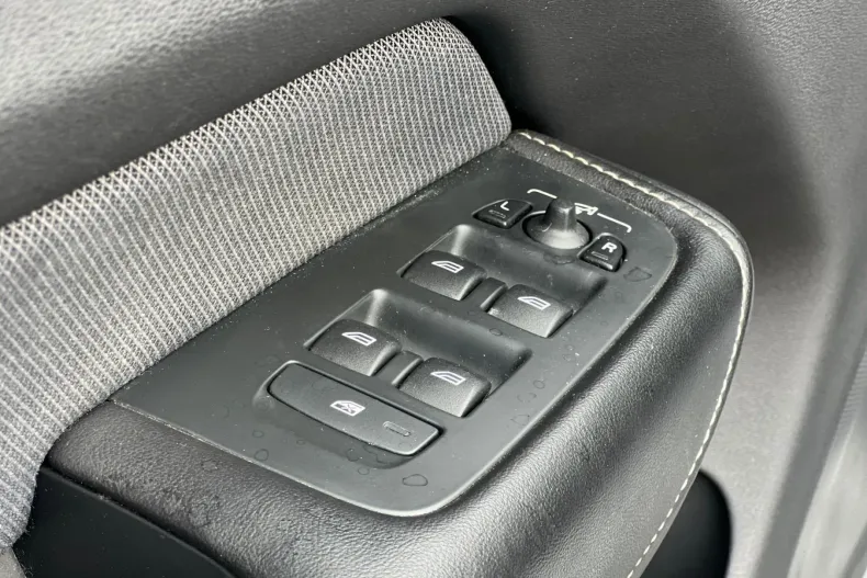 Volvo XC60 din 2020 cu 142.000 km - oferta VOL104638 - foto 9