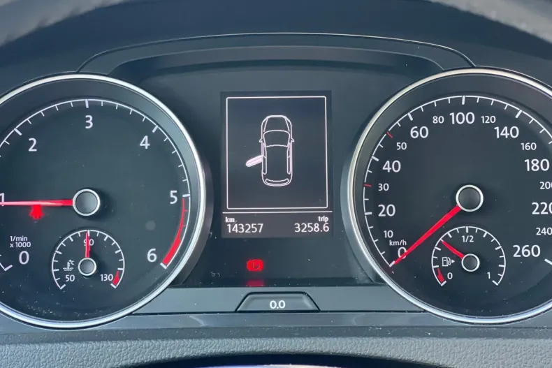 Volkswagen Golf din 2019 cu 143.257 km - oferta VOL104675 - foto 6