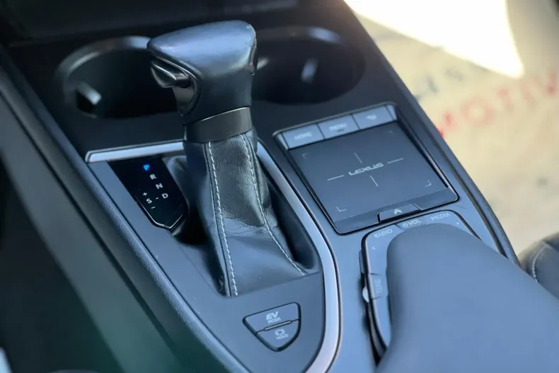 Lexus UX din 2020 cu 44.000 km - oferta LEX104690 - foto 11