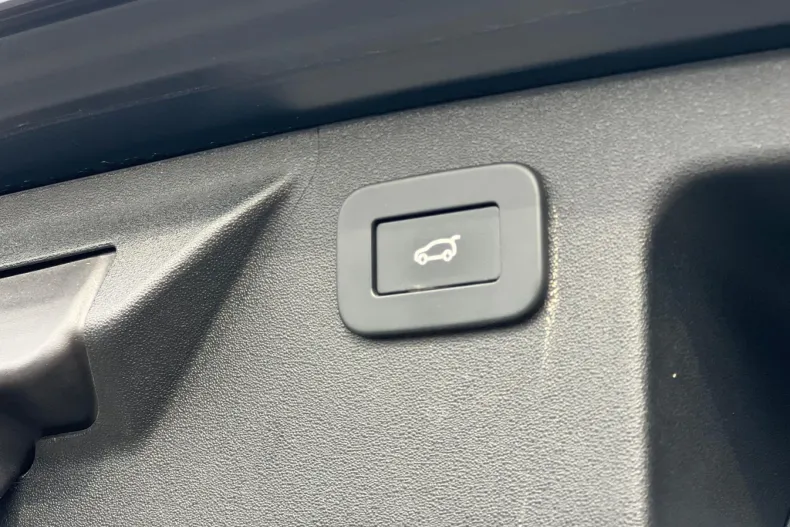 Land Rover Discovery Sport din 2023 cu 29.640 km - oferta LAN104693 - foto 10