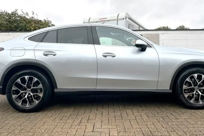 Mercedes-Benz GLC 200 din 2025 cu 11.200 km - oferta MER104771 - foto 4
