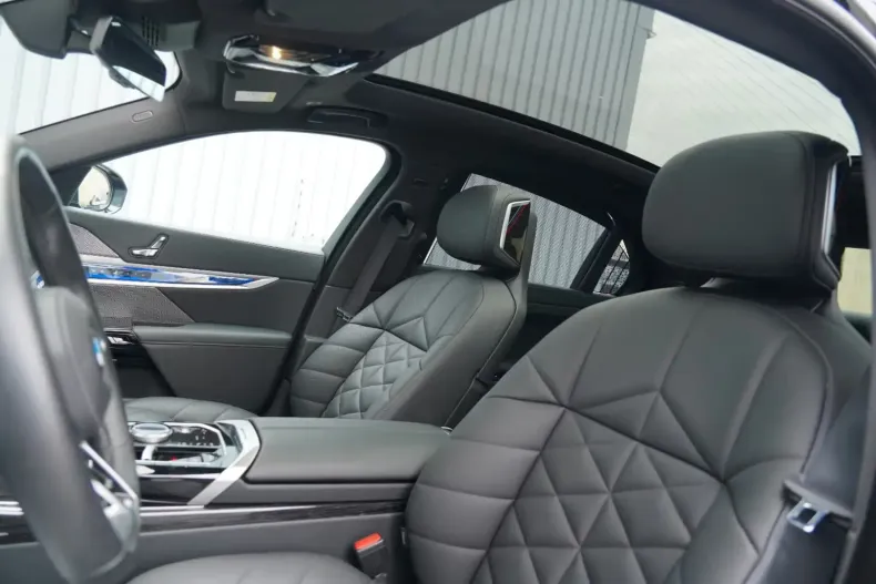 BMW 740 din 2024 cu 28.500 km - oferta BMW104821 - foto 3