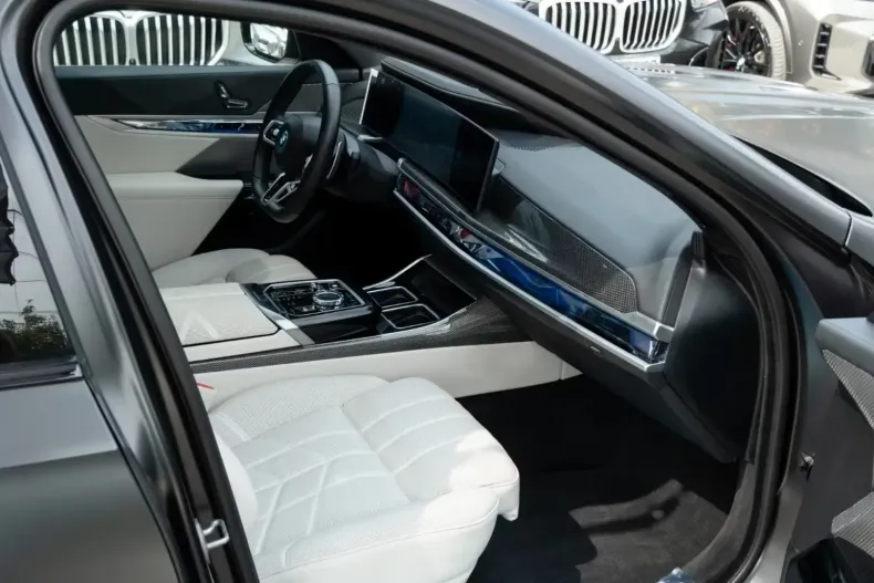 BMW 750 din 2023 cu 46.100 km - oferta BMW104833 - foto 4