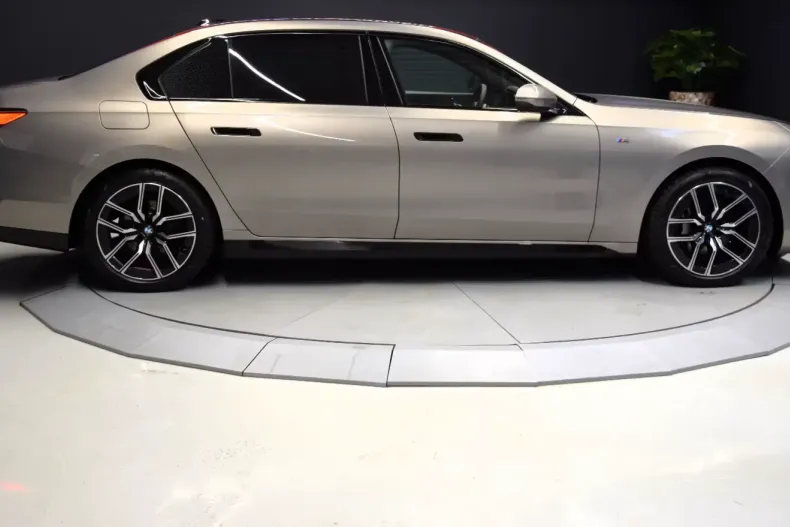 BMW 740 din 2024 cu 26.100 km - oferta BMW104856 - foto 2