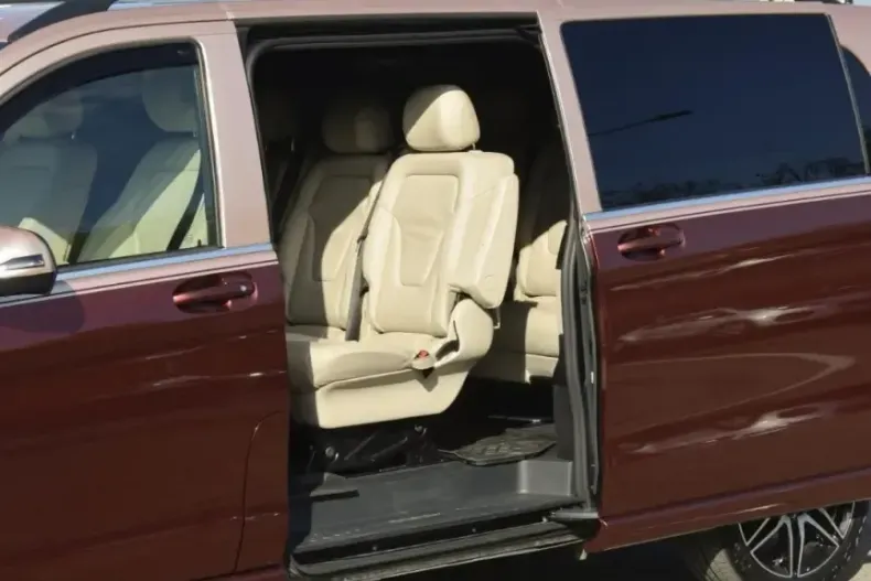 Mercedes-Benz V 300 din 2023 cu 90.230 km - oferta MER104866 - foto 6