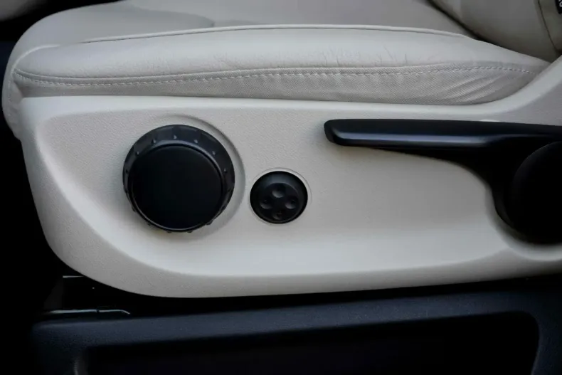 Mercedes-Benz V 300 din 2023 cu 90.230 km - oferta MER104866 - foto 13