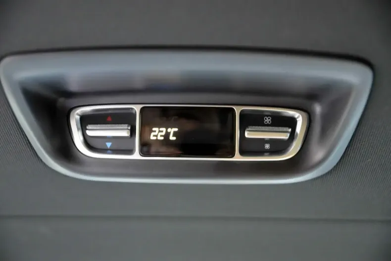 Mercedes-Benz V 300 din 2023 cu 90.230 km - oferta MER104866 - foto 40