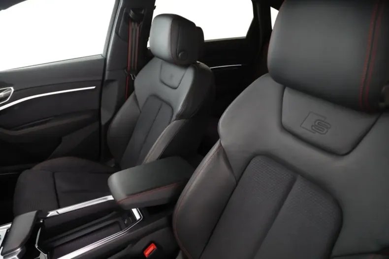 Audi Q8 e-tron din 2023 cu 22.999 km - oferta AUD104903 - foto 13