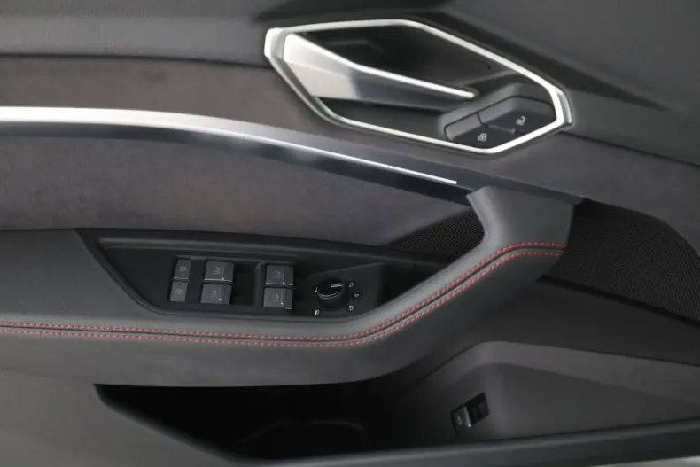 Audi Q8 e-tron din 2023 cu 22.999 km - oferta AUD104903 - foto 18