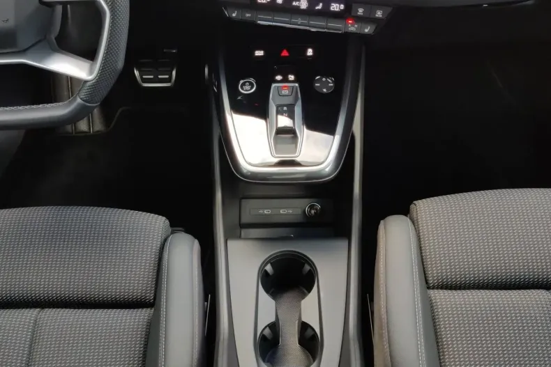 Audi Q4 e-tron din 2024 cu 8.100 km - oferta AUD104907 - foto 8