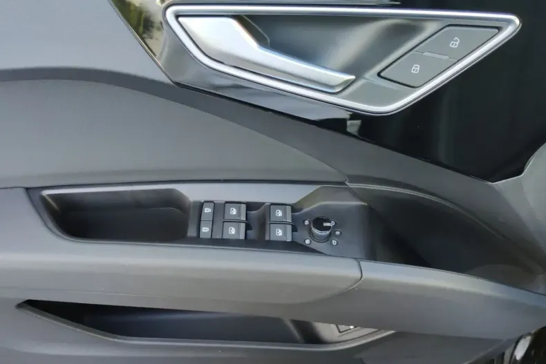 Audi Q4 e-tron din 2024 cu 8.100 km - oferta AUD104907 - foto 15