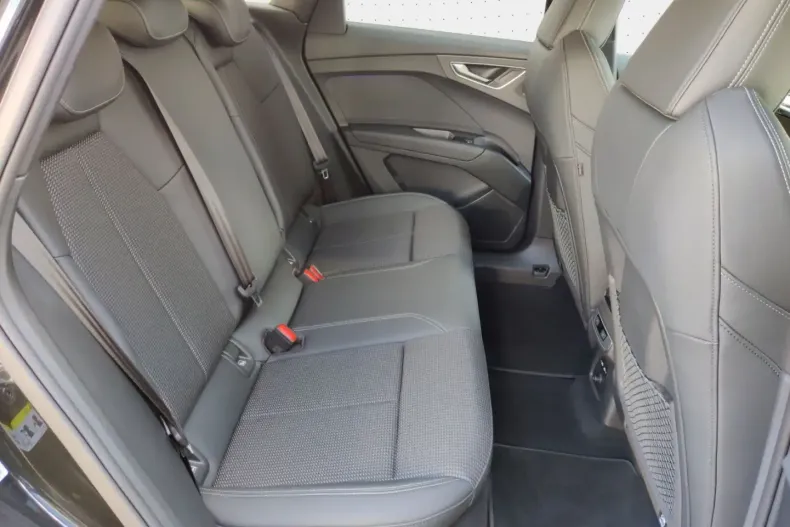 Audi Q4 e-tron din 2024 cu 8.100 km - oferta AUD104907 - foto 17