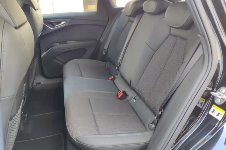 Audi Q4 e-tron din 2024 cu 8.100 km - oferta AUD104907 - foto 18