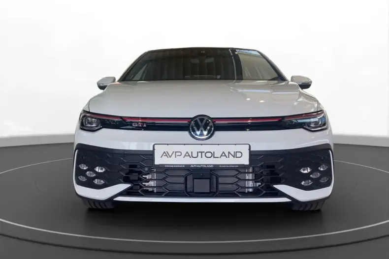 Volkswagen Golf din 2024 cu 12.410 km - oferta VOL104914 - foto 3