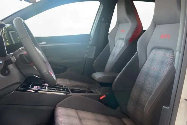 Volkswagen Golf din 2024 cu 12.410 km - oferta VOL104914 - foto 8