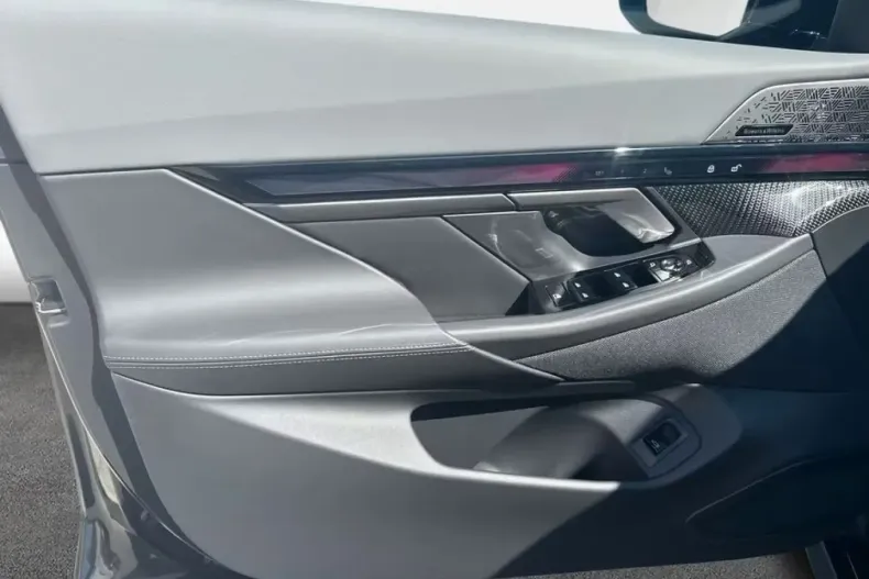 BMW 530 din 2025 cu 5 km - oferta BMW104928 - foto 8