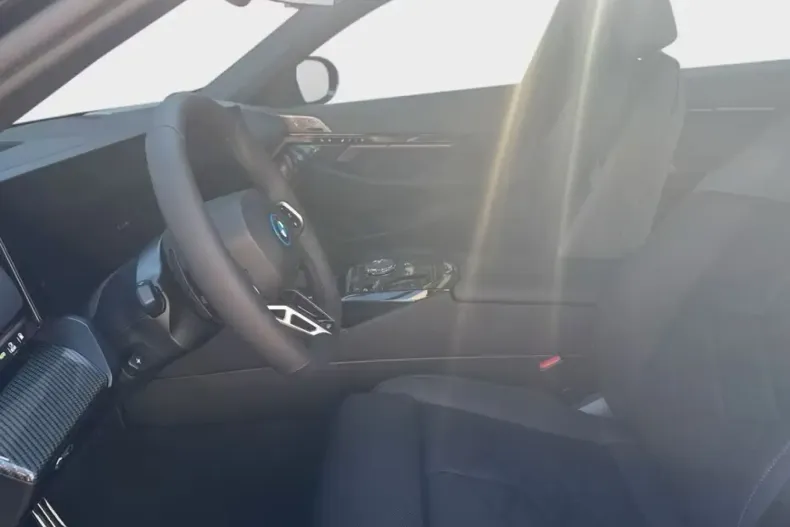 BMW 530 din 2025 cu 5 km - oferta BMW104928 - foto 9