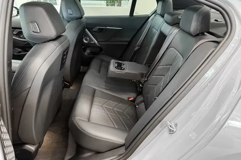 BMW 520 din 2025 cu 5 km - oferta BMW104932 - foto 8