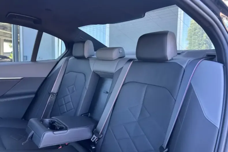 BMW 530 din 2025 cu 1 km - oferta BMW104939 - foto 4