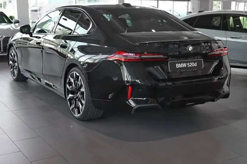 BMW 520 din 2025 cu 5 km - oferta BMW104950 - foto 2