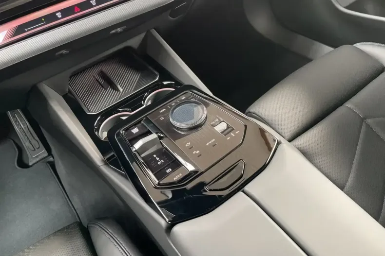 BMW 520 din 2025 cu 5 km - oferta BMW104953 - foto 3