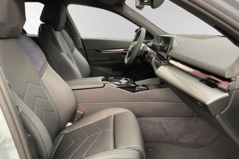 BMW 520 din 2025 cu 5 km - oferta BMW104953 - foto 8