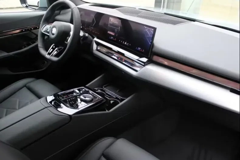 BMW 520 din 2025 cu 5 km - oferta BMW104957 - foto 3