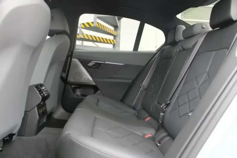 BMW 520 din 2025 cu 5 km - oferta BMW104957 - foto 8