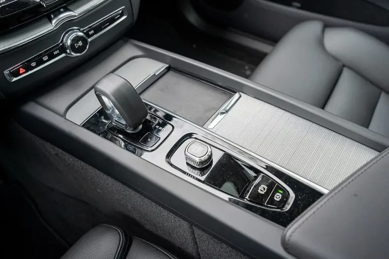 Volvo XC60 din 2024 cu 18.910 km - oferta VOL104989 - foto 17