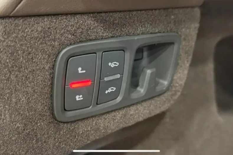 Lamborghini Urus din 2021 cu 49.990 km - oferta LAM105027 - foto 25