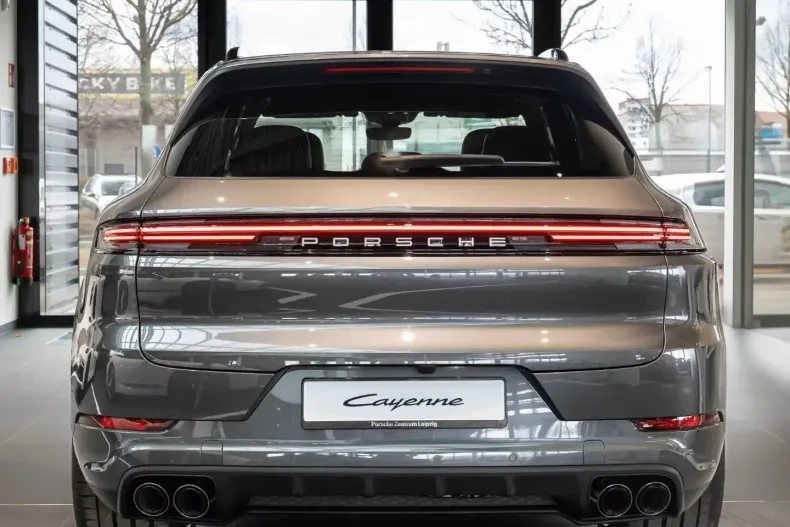 Porsche Cayenne din 2025 cu 8.950 km - oferta POR105093 - foto 24