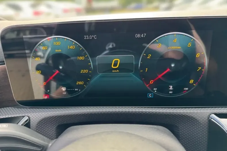 Mercedes-Benz CLA 200 din 2021 cu 25.058 km - oferta MER105100 - foto 5