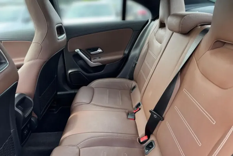 Mercedes-Benz CLA 200 din 2021 cu 25.058 km - oferta MER105100 - foto 8