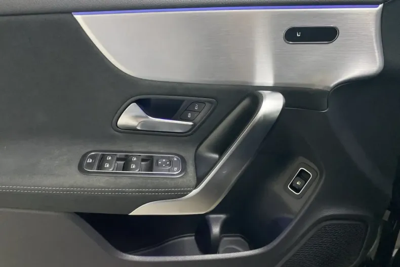 Mercedes-Benz CLA 250 din 2020 cu 66.022 km - oferta MER105103 - foto 10