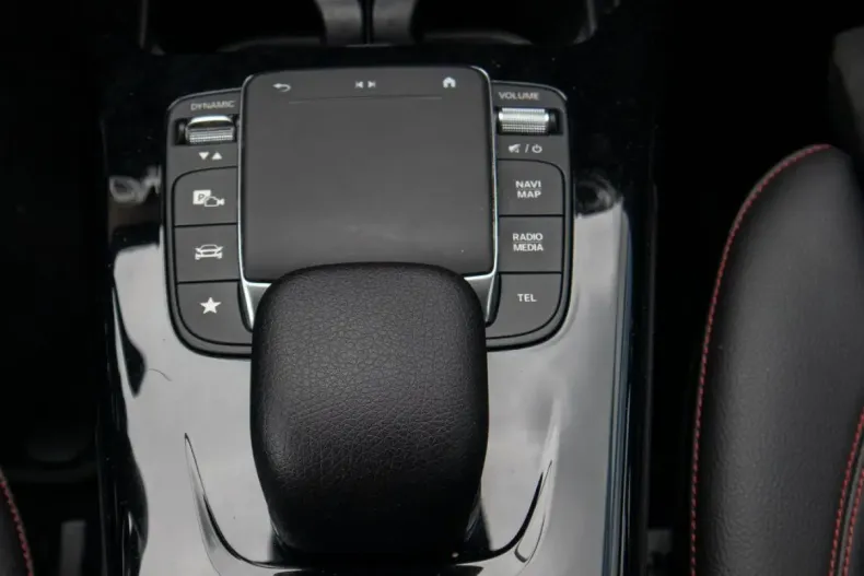 Mercedes-Benz CLA 180 din 2020 cu 50.600 km - oferta MER105104 - foto 8